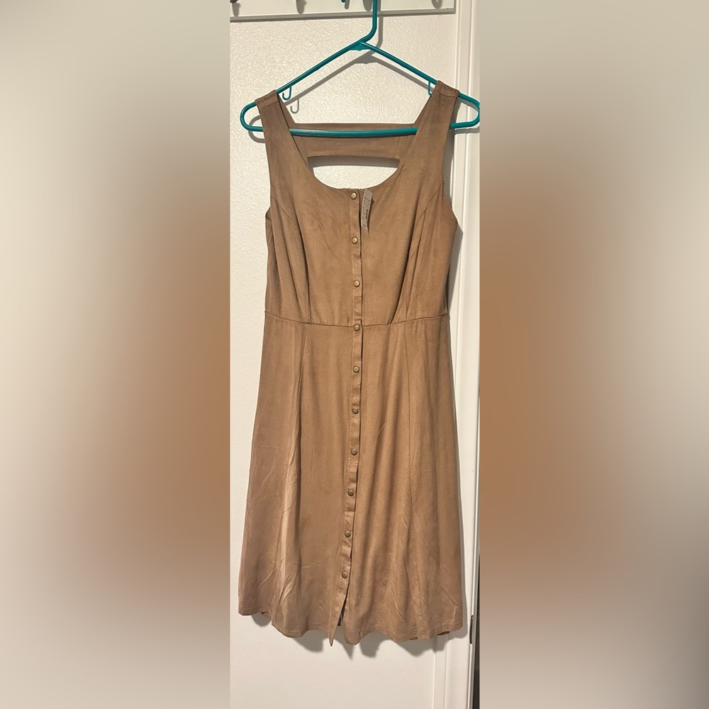 NWT*Maurice’s Flowy, functional button down dress - Picture 3 of 12